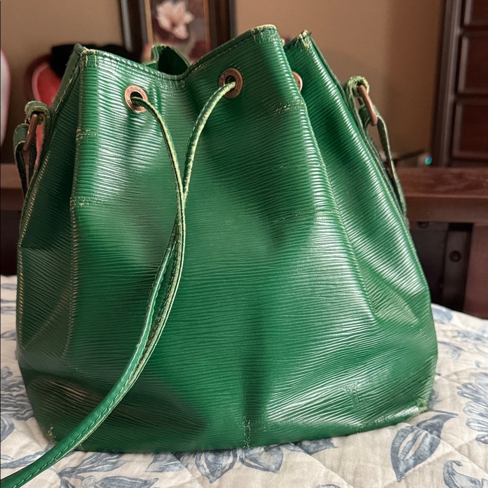 Louis Vuitton Vibrant Green Epi Leather Shoulder Bag